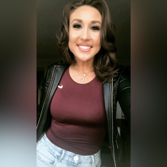 Meet your Posher, Gabriella - Picture 3 of 14